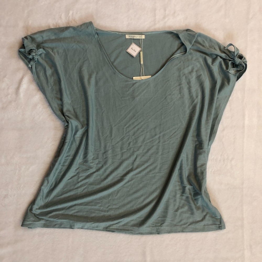 ❌ Sold ❌ NWT! Lou Lou Cold Shoulder Top - Picture 1 of 7